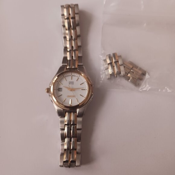 Seiko Solar V187 Quartz Core Silver Dial Lady Watch - Picture 4 of 8